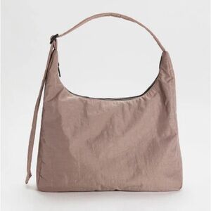 BAGGU Nylon Shoulder Bag in Taupe